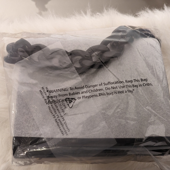 Structured Bucket Bag with Chain Handle NEW - Picture 7 of 8